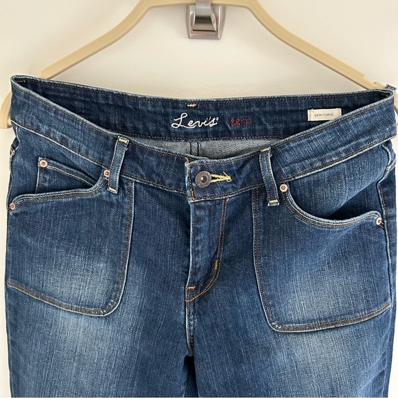 Levi’s - mid rise demi curve flare jean with patch pocket size 28 - Picture 3 of 4